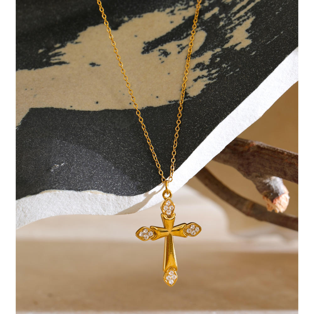 Colgante de Cruz en Acero y Brillantes Colección ROMA